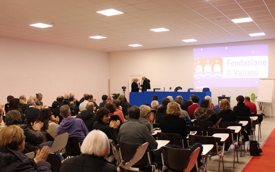 Tanta gente al convegno su api e benessere, presente anche il vescovo Massara